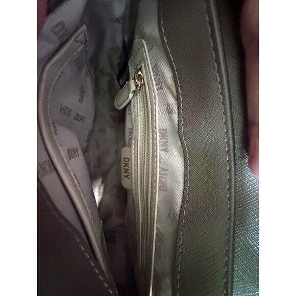 DKNY Peppa Logo Crossbody Bag‎ With Top Handle & Adjustable Strap - Picture 6 of 6